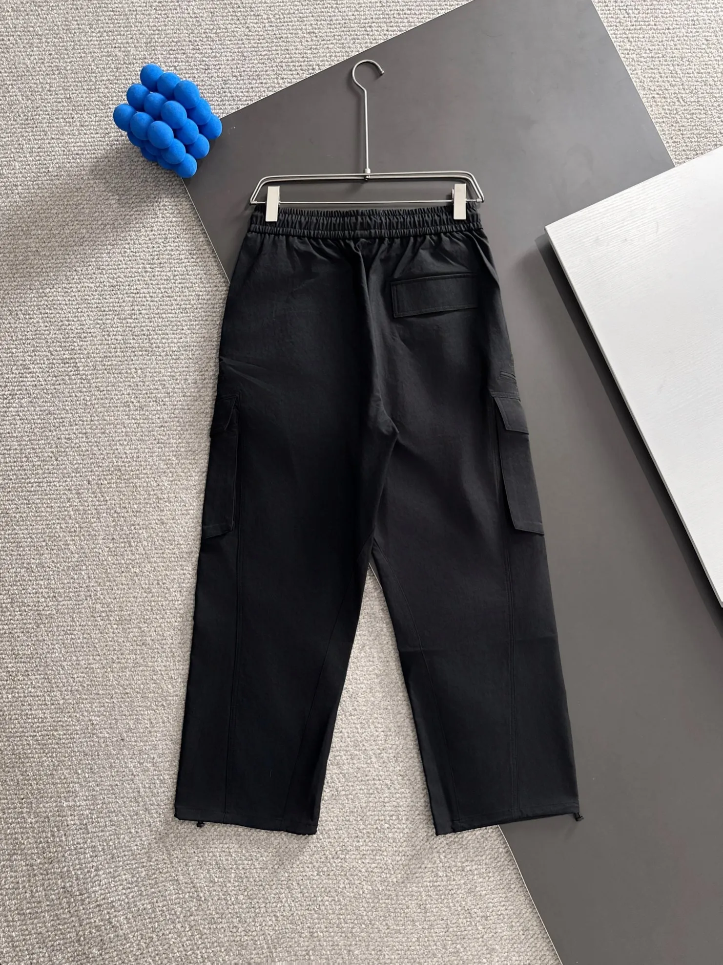 Next day shipping P360 Stone Island 2025 new fall elastic band casual pants and straight pants, medium-thick and thin counter-customized fabrics, breathable, comfortable, high wrinkle resistance, impeccable details, brand element design concept, reflecting high quality. It feels delicate and soft! It presents a casual cut and the upper body shape is great! Size: M-3XL